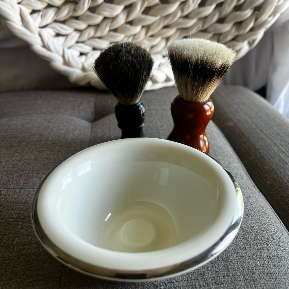 Classic Shaving Set with Black and Brown Brushes